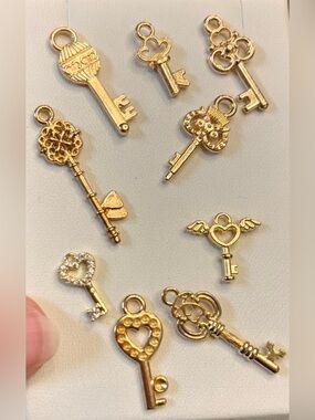 New Gold Key Charm Lot — Heart & Wing Pendant Accents